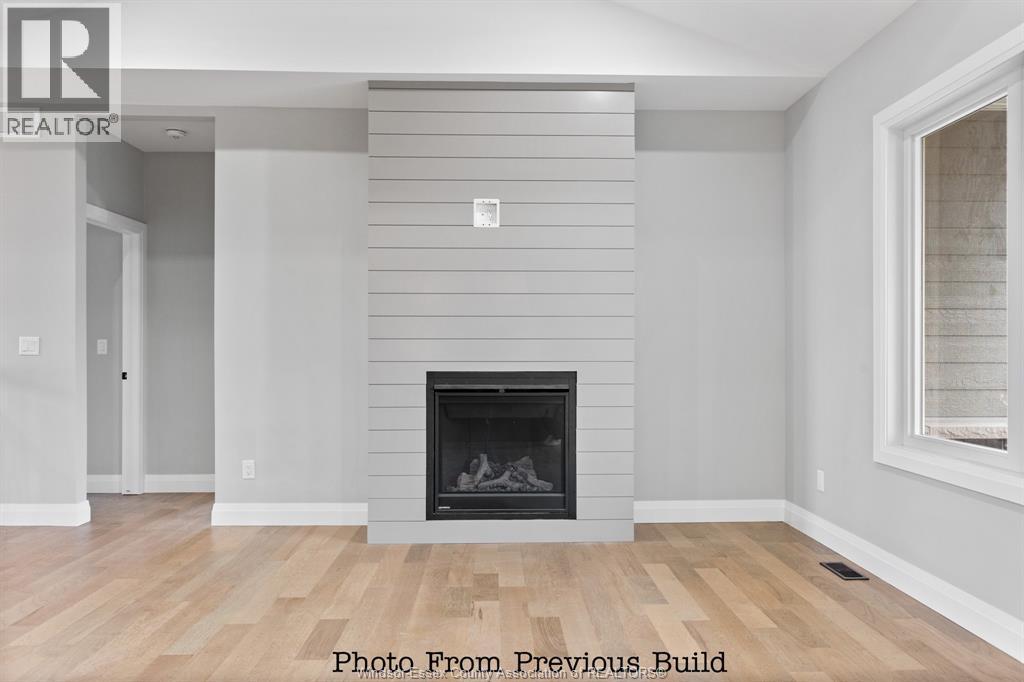 43 Bloomington, Chatham, ON - Indoor Photo Showing Living Room With Fireplace