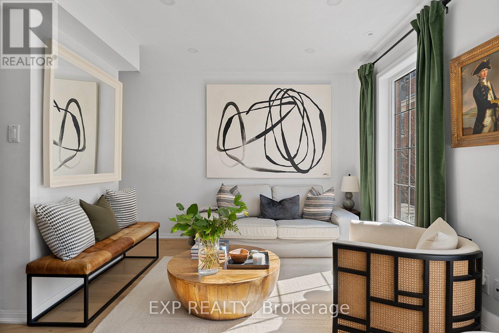 675 - 3 Everson Drive, Toronto, ON - Indoor Photo Showing Living Room