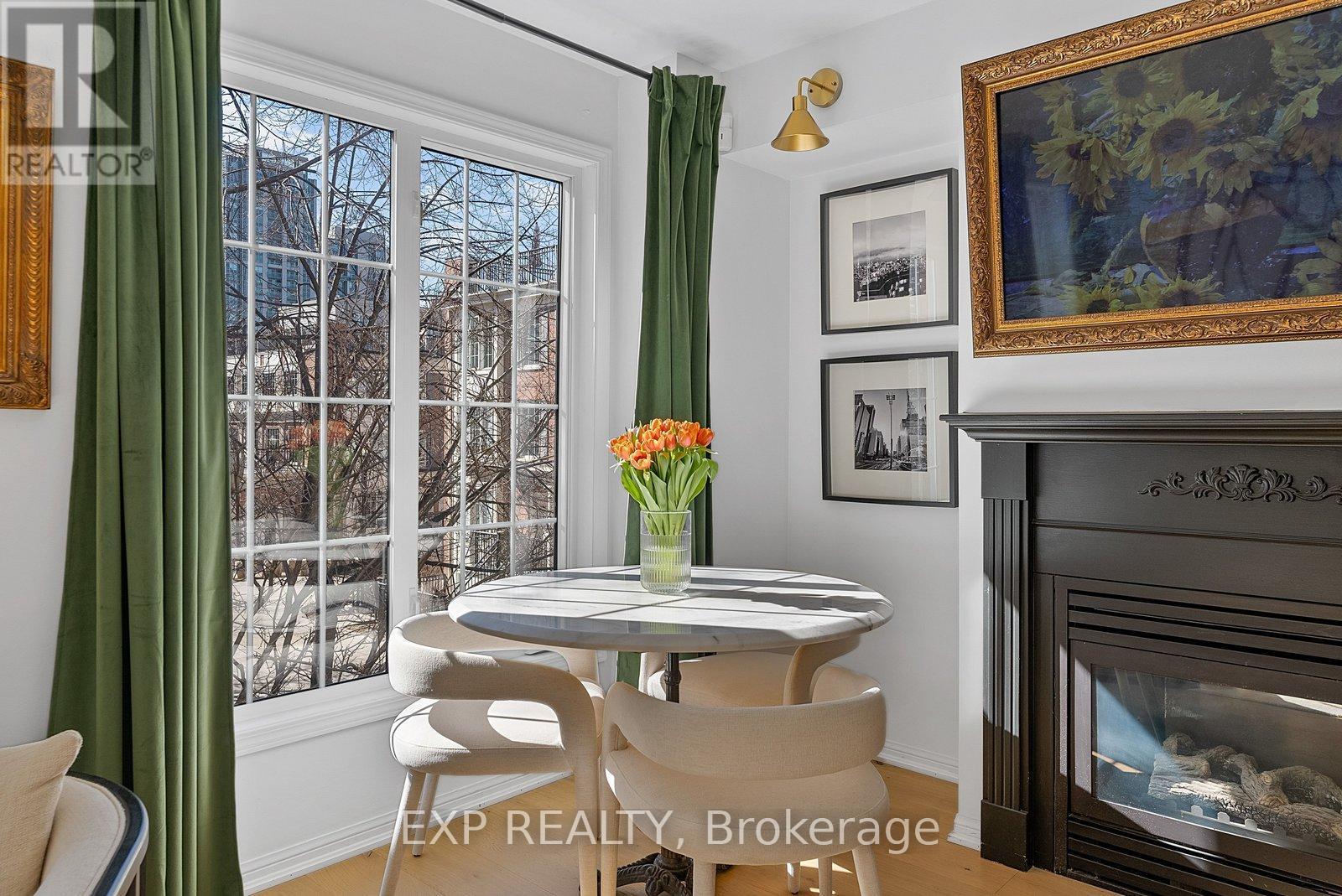 675 - 3 Everson Drive, Toronto, ON - Indoor With Fireplace