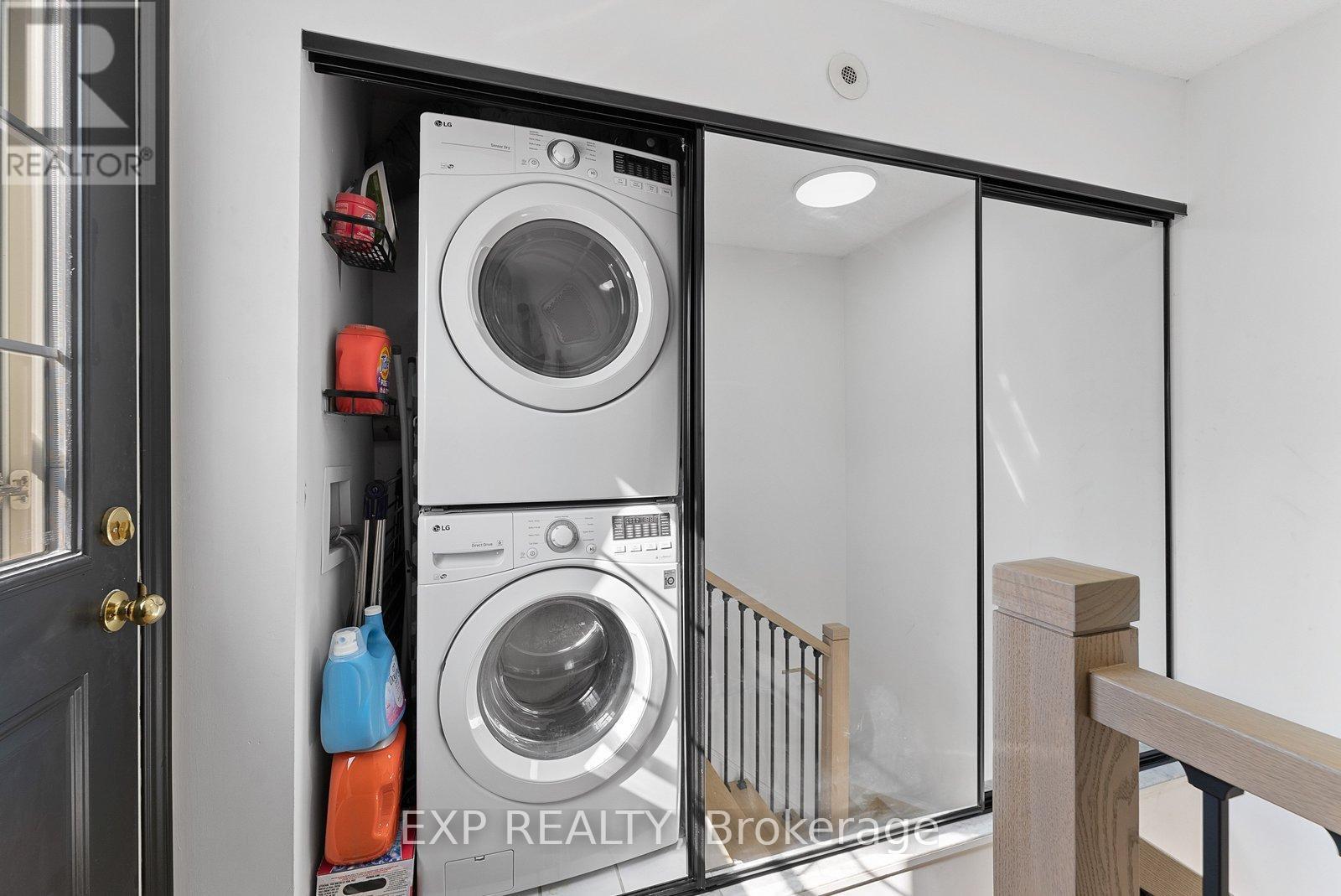 675 - 3 Everson Drive, Toronto, ON - Indoor Photo Showing Laundry Room
