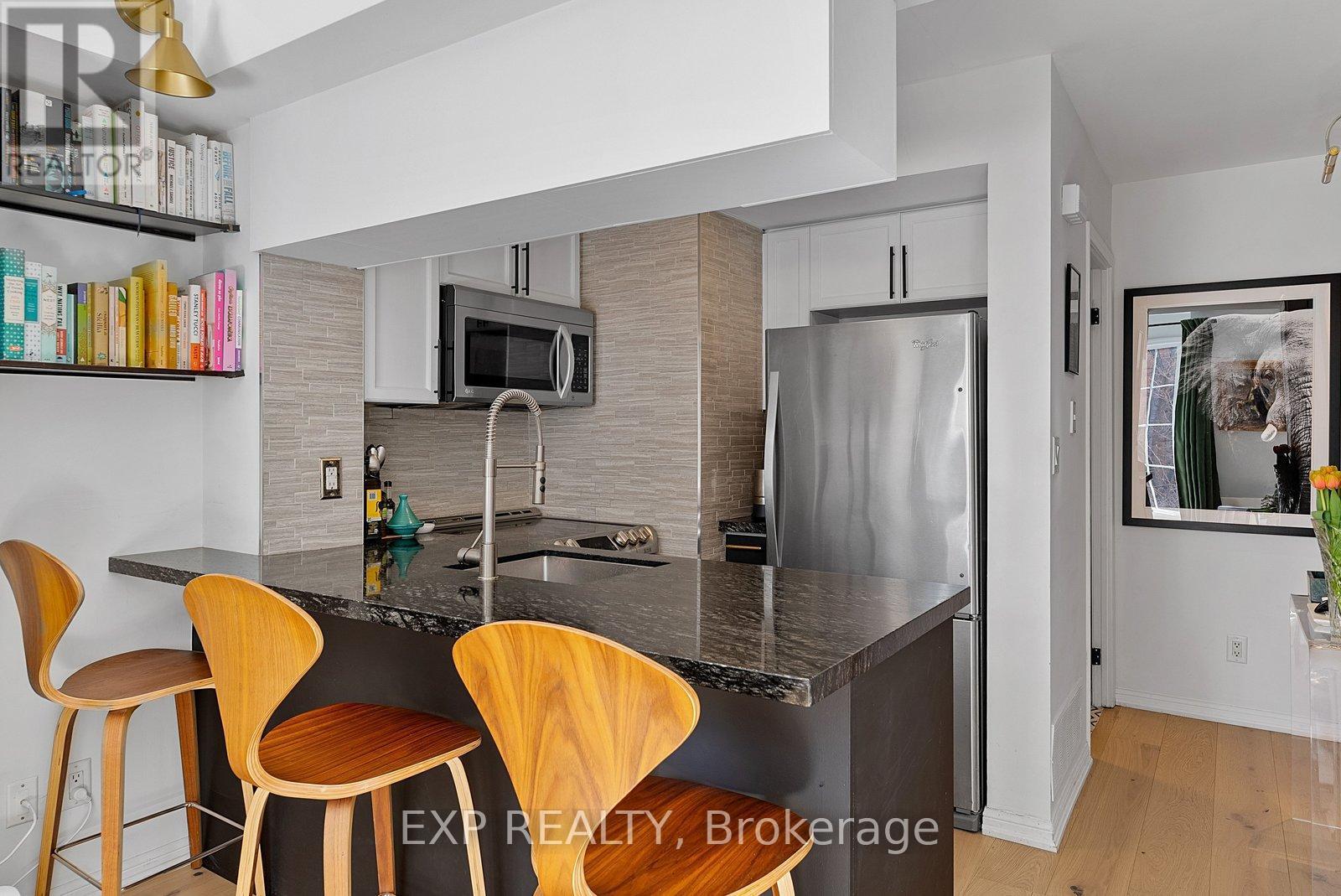 675 - 3 Everson Drive, Toronto, ON - Indoor Photo Showing Kitchen