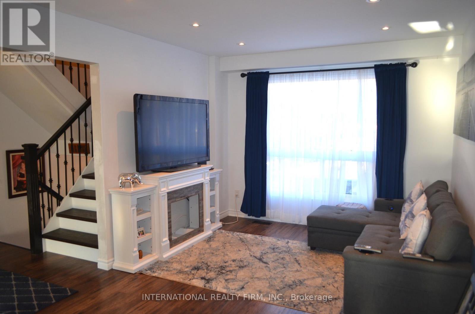 15 - 222 Pearson Street, Oshawa, ON - Indoor