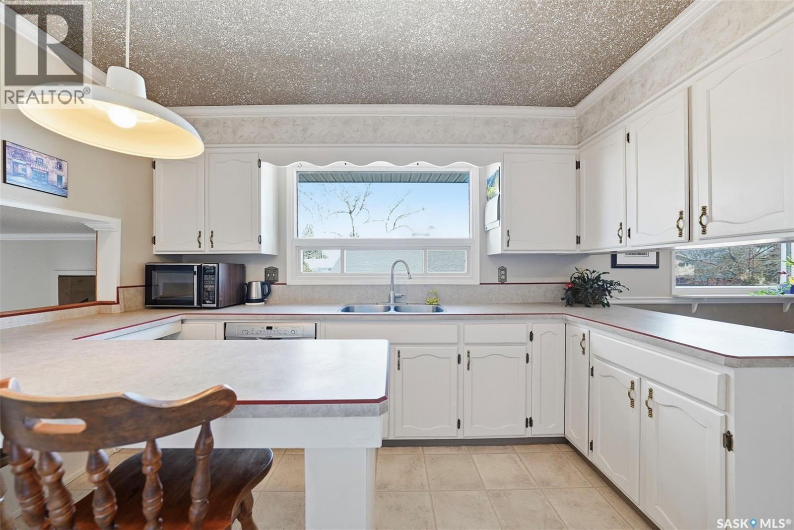 74 Harvard Crescent, Saskatoon, SK - Indoor Photo Showing Kitchen With Double Sink