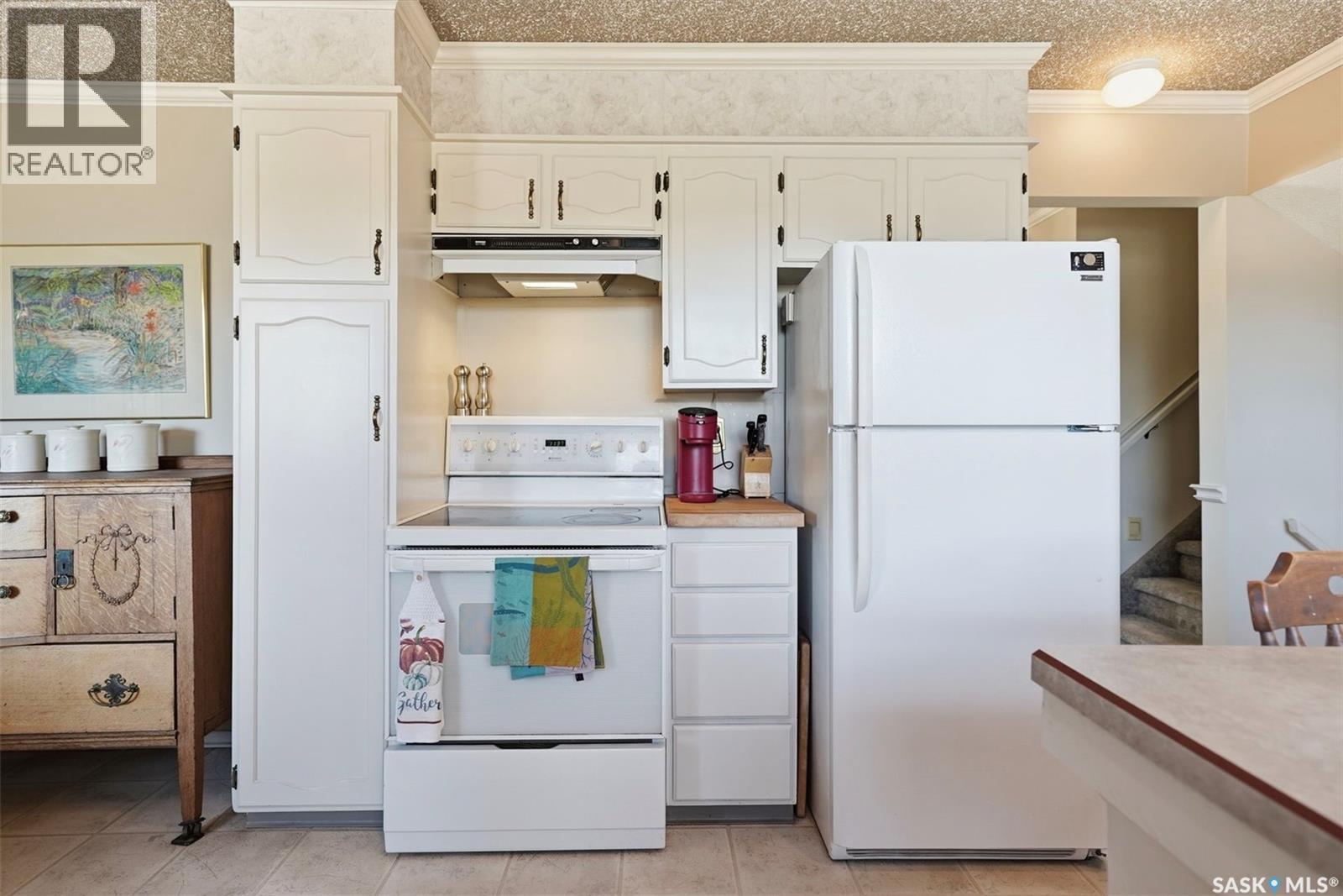 74 Harvard Crescent, Saskatoon, SK - Indoor Photo Showing Kitchen