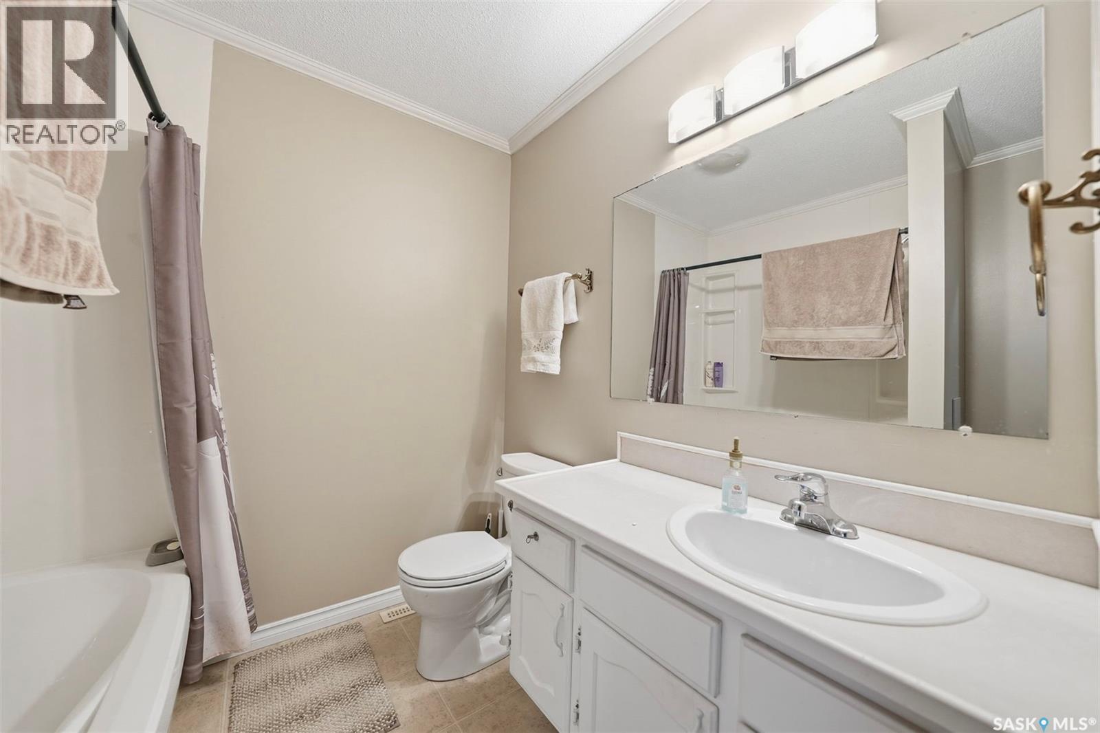 74 Harvard Crescent, Saskatoon, SK - Indoor Photo Showing Bathroom