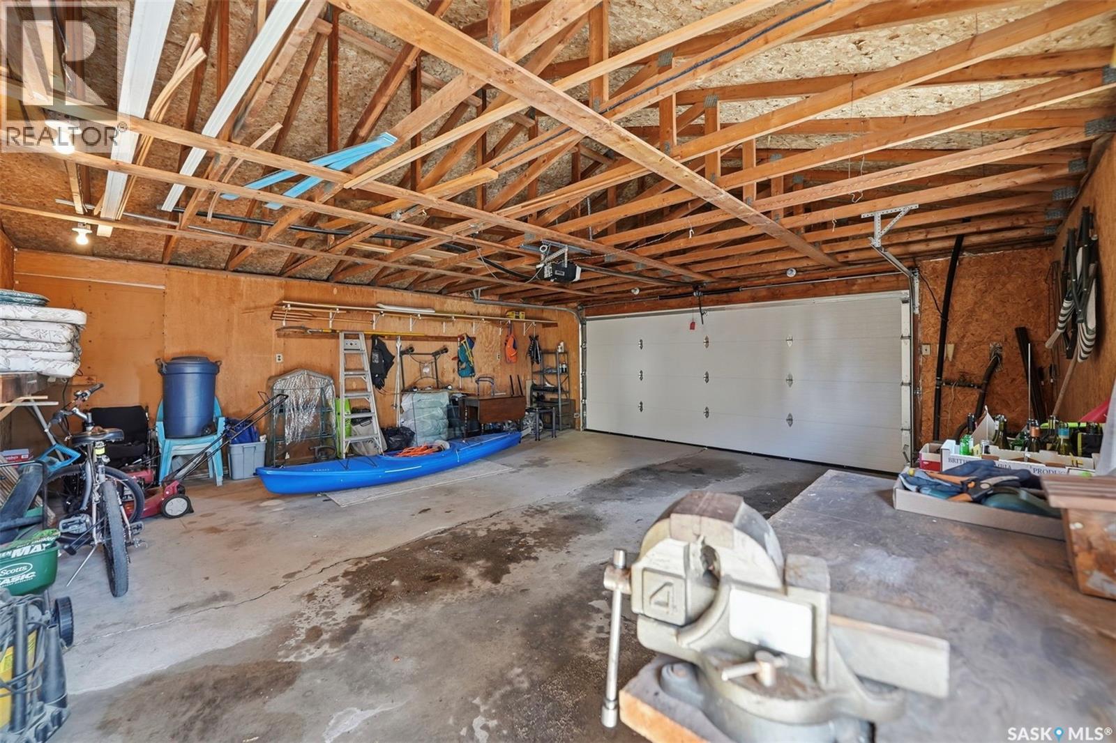 74 Harvard Crescent, Saskatoon, SK - Indoor Photo Showing Garage