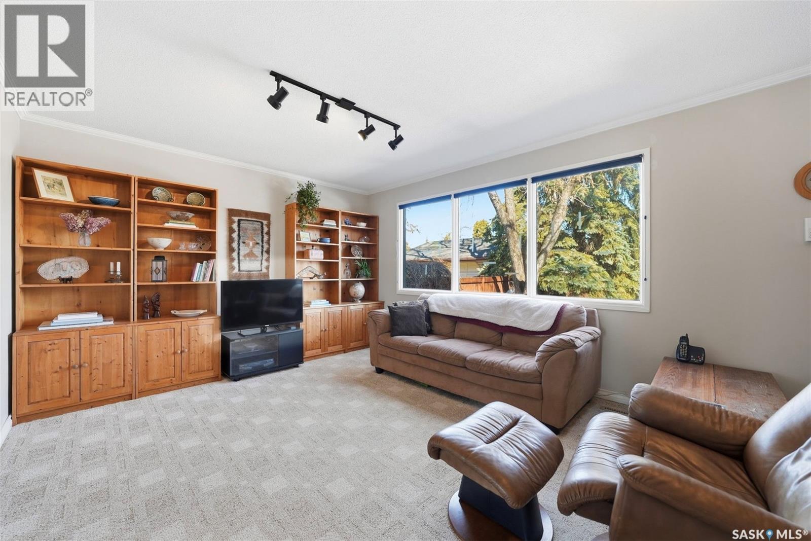 74 Harvard Crescent, Saskatoon, SK - Indoor Photo Showing Living Room