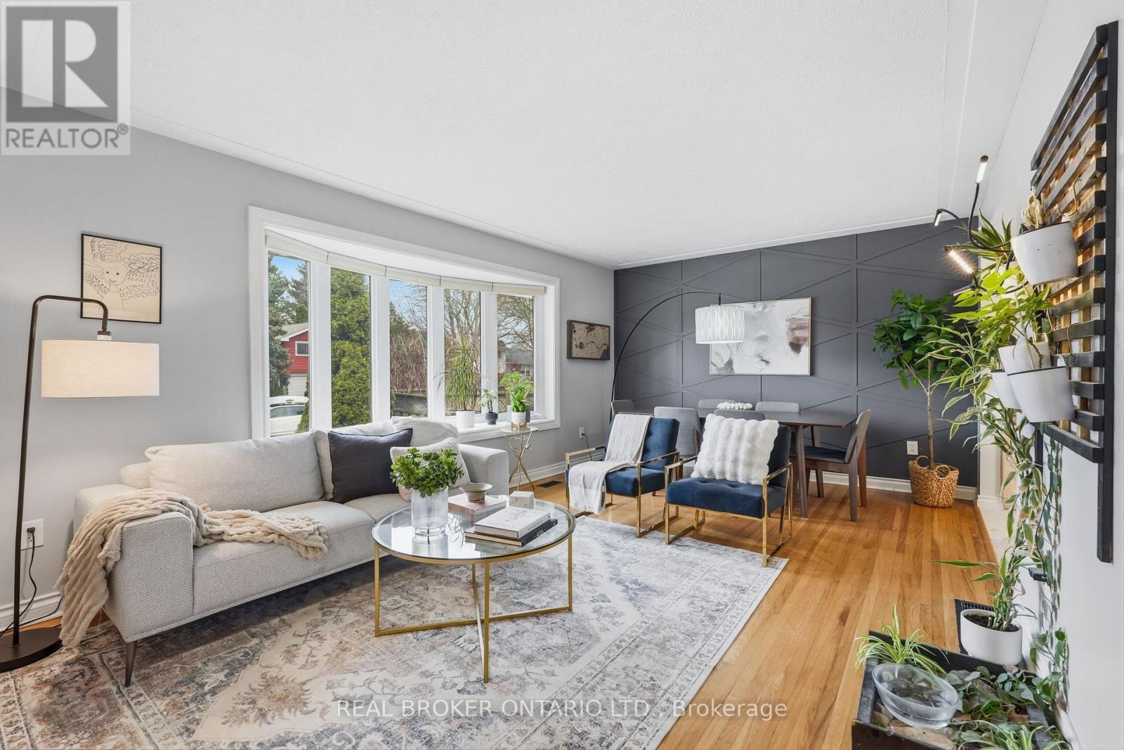 178 Delmar Drive, Hamilton, ON - Indoor Photo Showing Living Room