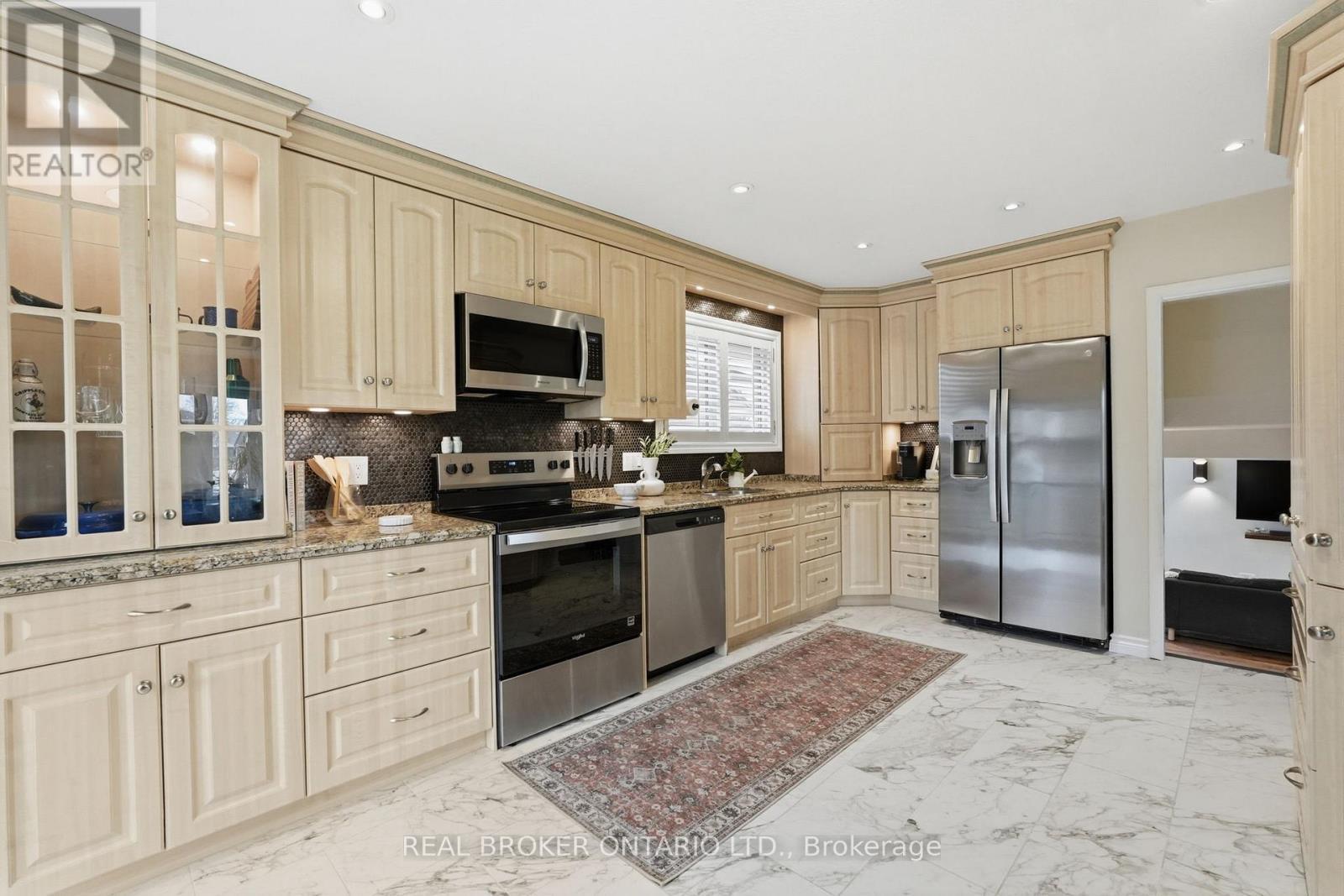 178 Delmar Drive, Hamilton, ON - Indoor Photo Showing Kitchen