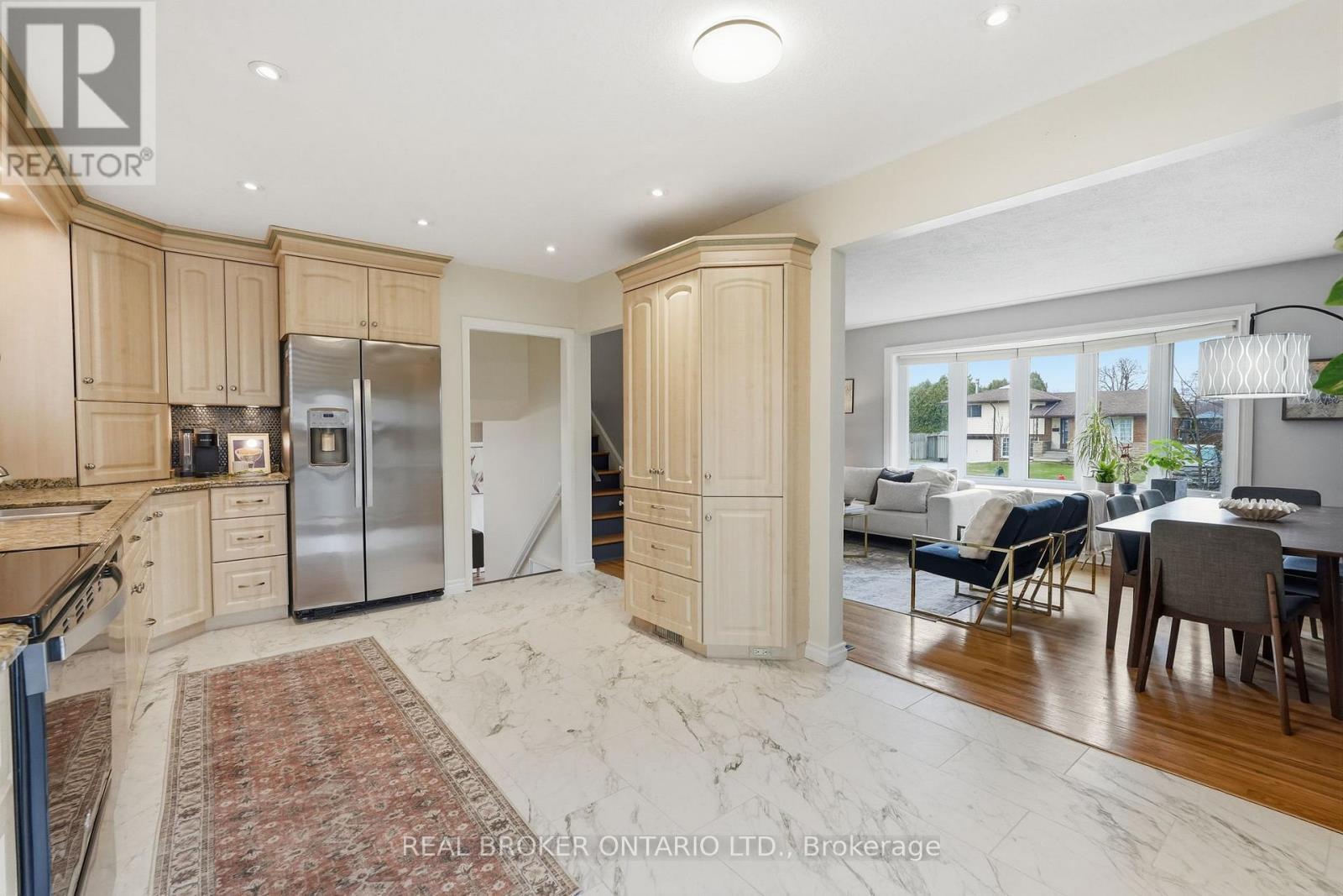 178 Delmar Drive, Hamilton, ON - Indoor Photo Showing Kitchen