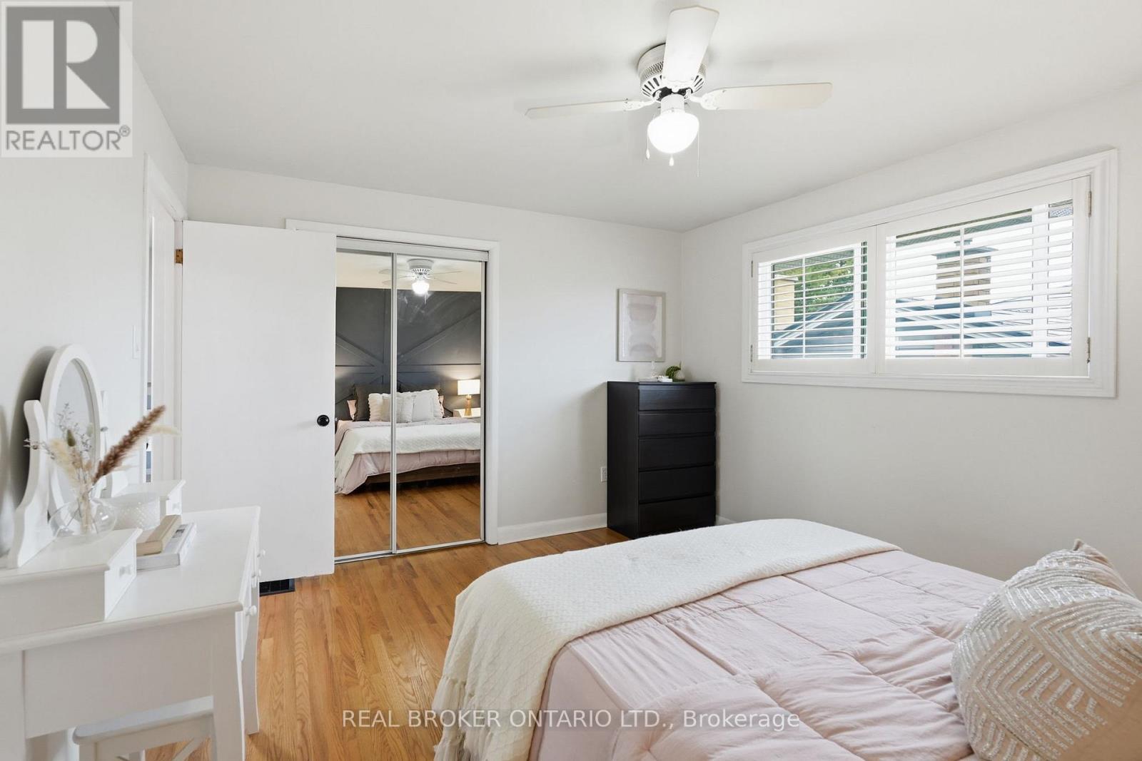 178 Delmar Drive, Hamilton, ON - Indoor Photo Showing Bedroom