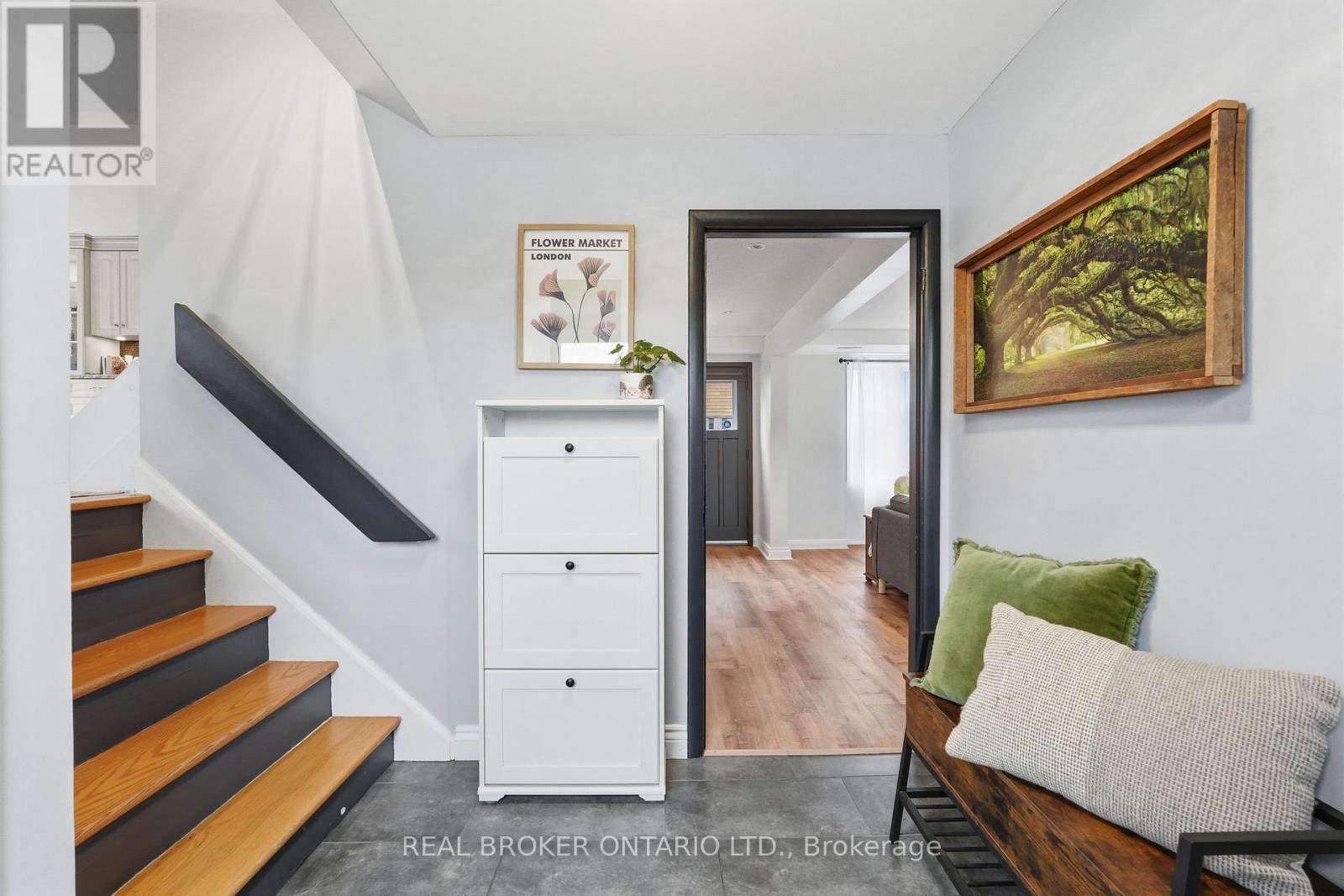 178 Delmar Drive, Hamilton, ON - Indoor Photo Showing Other Room