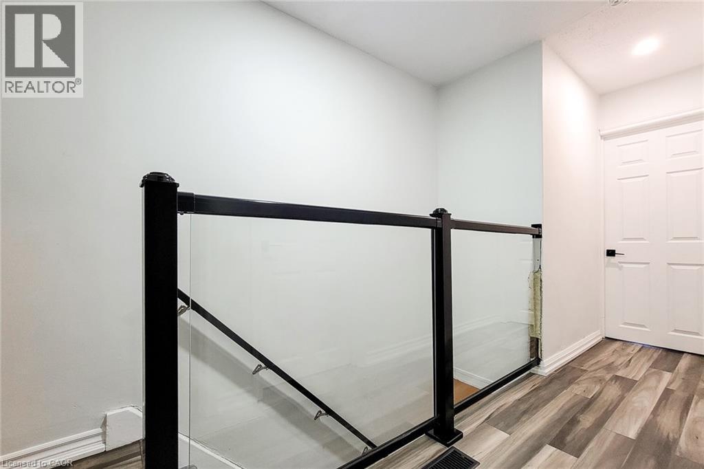 97 Keith Street, Hamilton, ON - Indoor Photo Showing Other Room