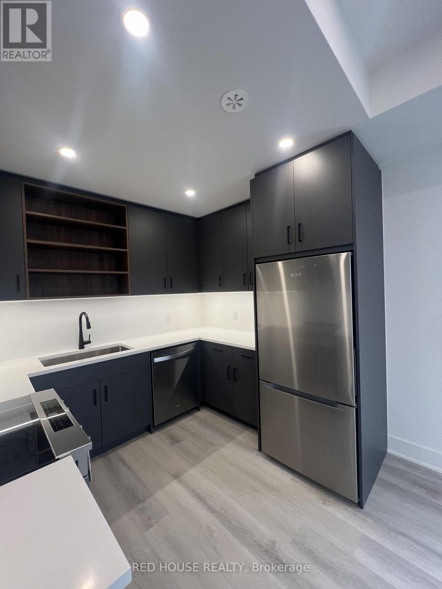 176 Everett Common, St. Catharines, ON - Indoor Photo Showing Kitchen With Double Sink