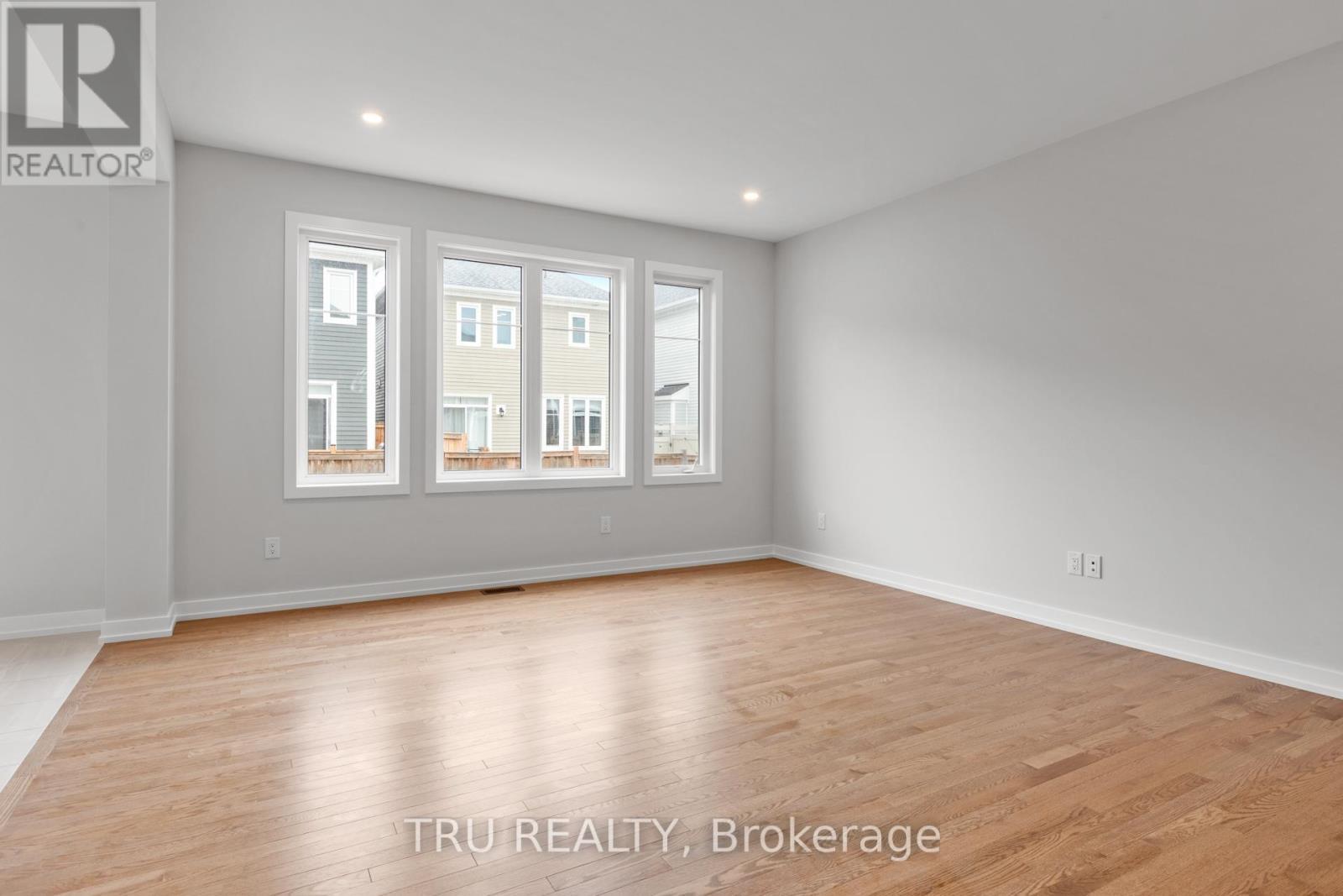 75 Hackamore Crescent, Ottawa, ON - Indoor Photo Showing Other Room