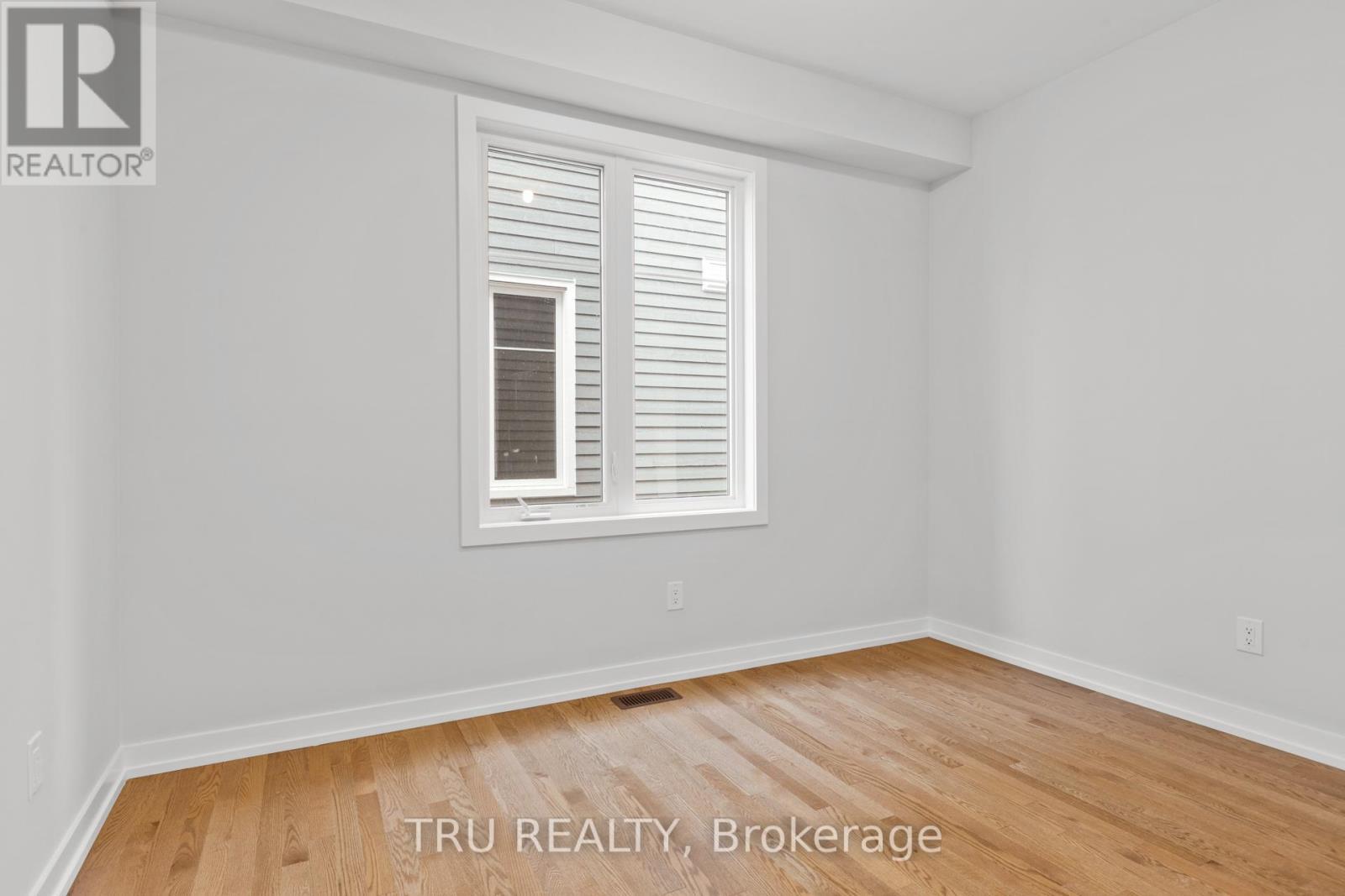 75 Hackamore Crescent, Ottawa, ON - Indoor Photo Showing Other Room