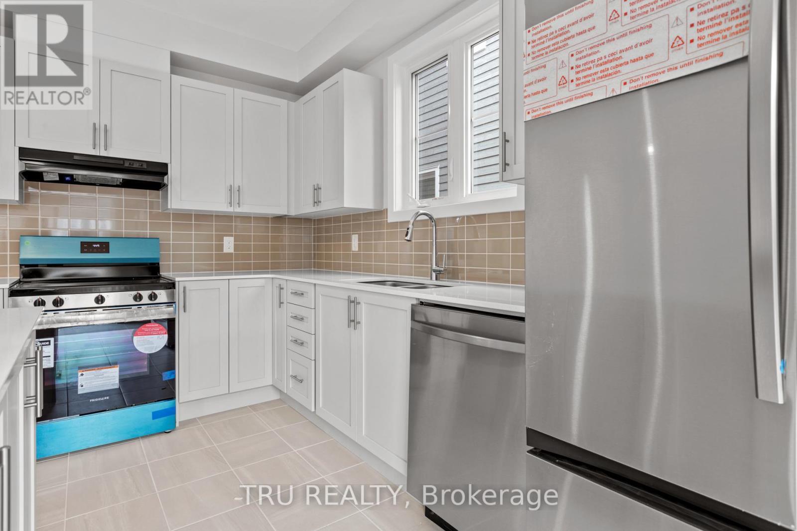 75 Hackamore Crescent, Ottawa, ON - Indoor Photo Showing Kitchen