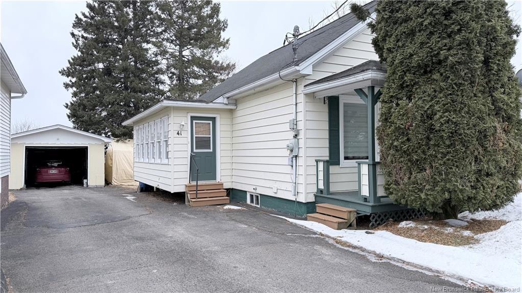 41 Lapointe St, Saint-Léonard, NB