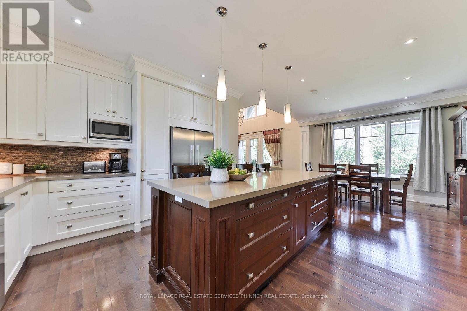 80 Oakes Drive, Mississauga, ON - Indoor Photo Showing Kitchen With Upgraded Kitchen