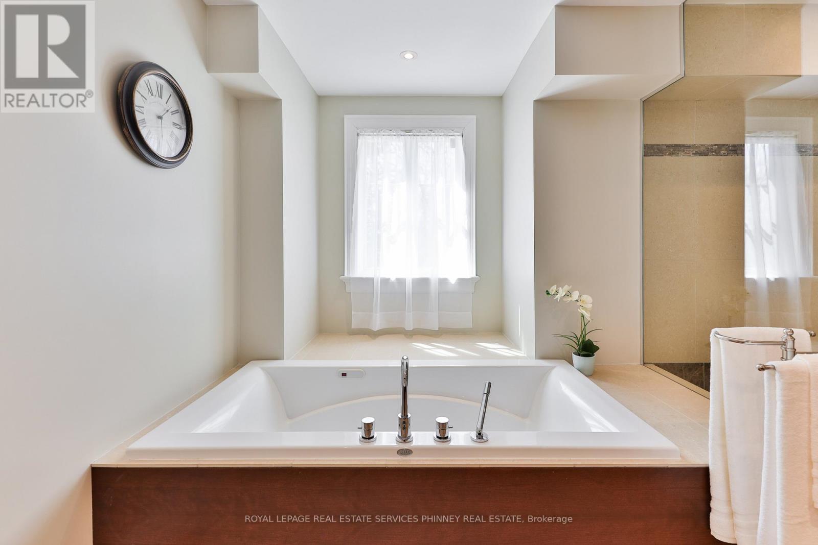 80 Oakes Drive, Mississauga, ON - Indoor Photo Showing Bathroom
