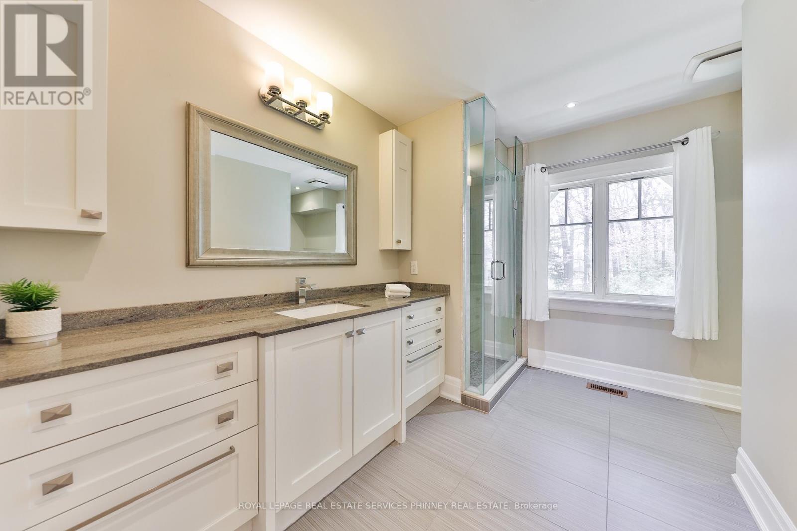 80 Oakes Drive, Mississauga, ON - Indoor Photo Showing Bathroom