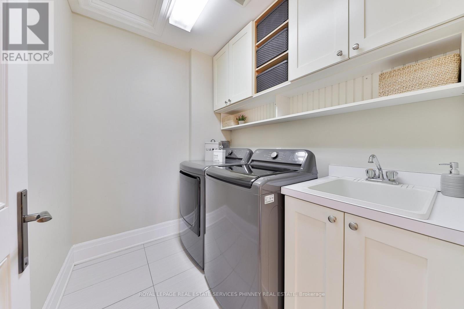 80 Oakes Drive, Mississauga, ON - Indoor Photo Showing Laundry Room