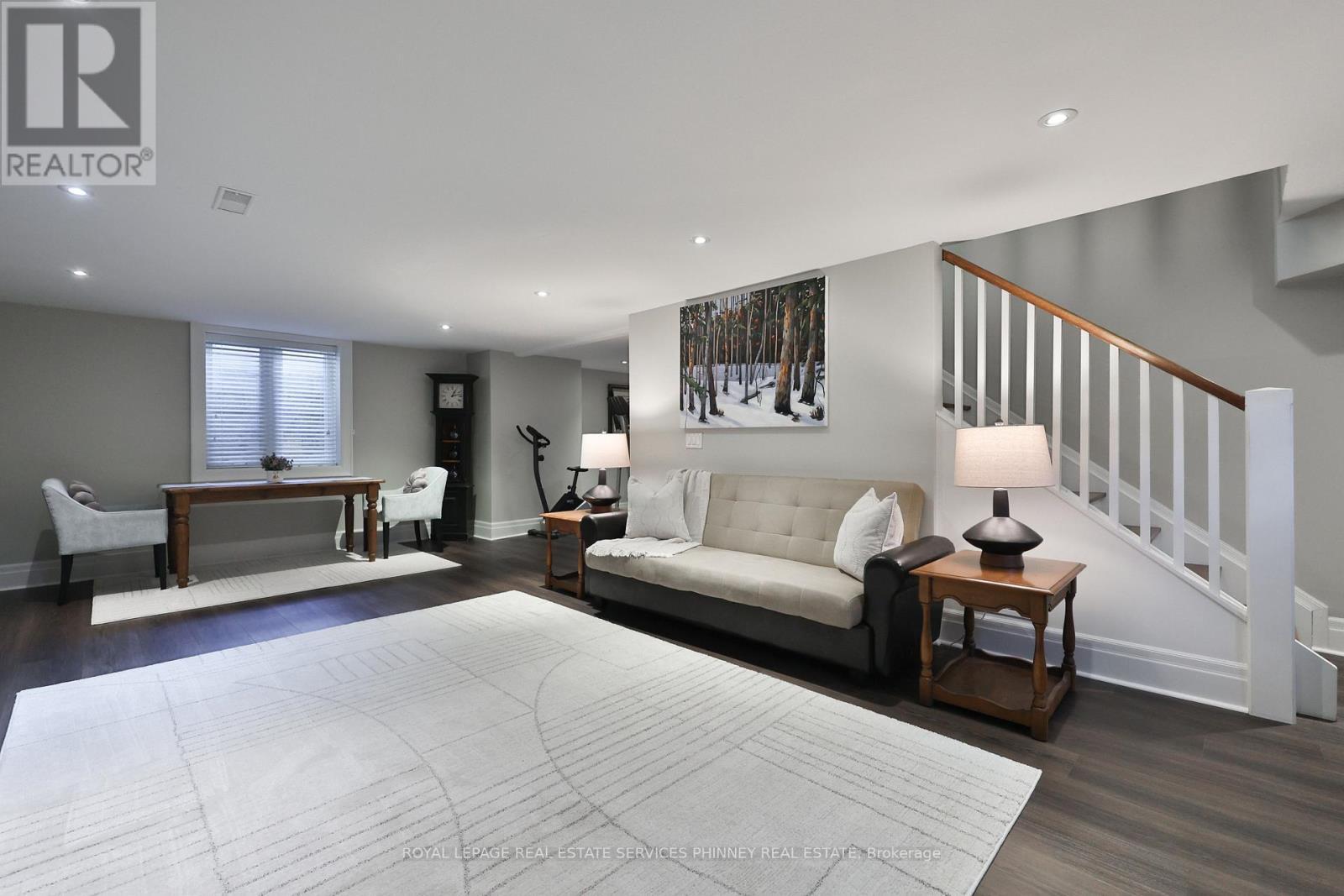 80 Oakes Drive, Mississauga, ON - Indoor Photo Showing Living Room