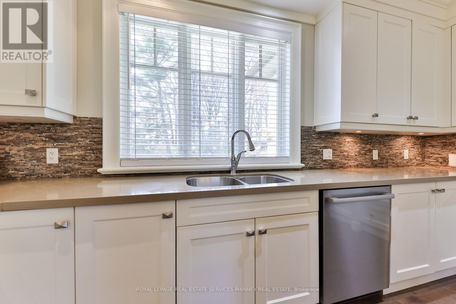 80 Oakes Drive, Mississauga, ON - Indoor Photo Showing Kitchen With Double Sink
