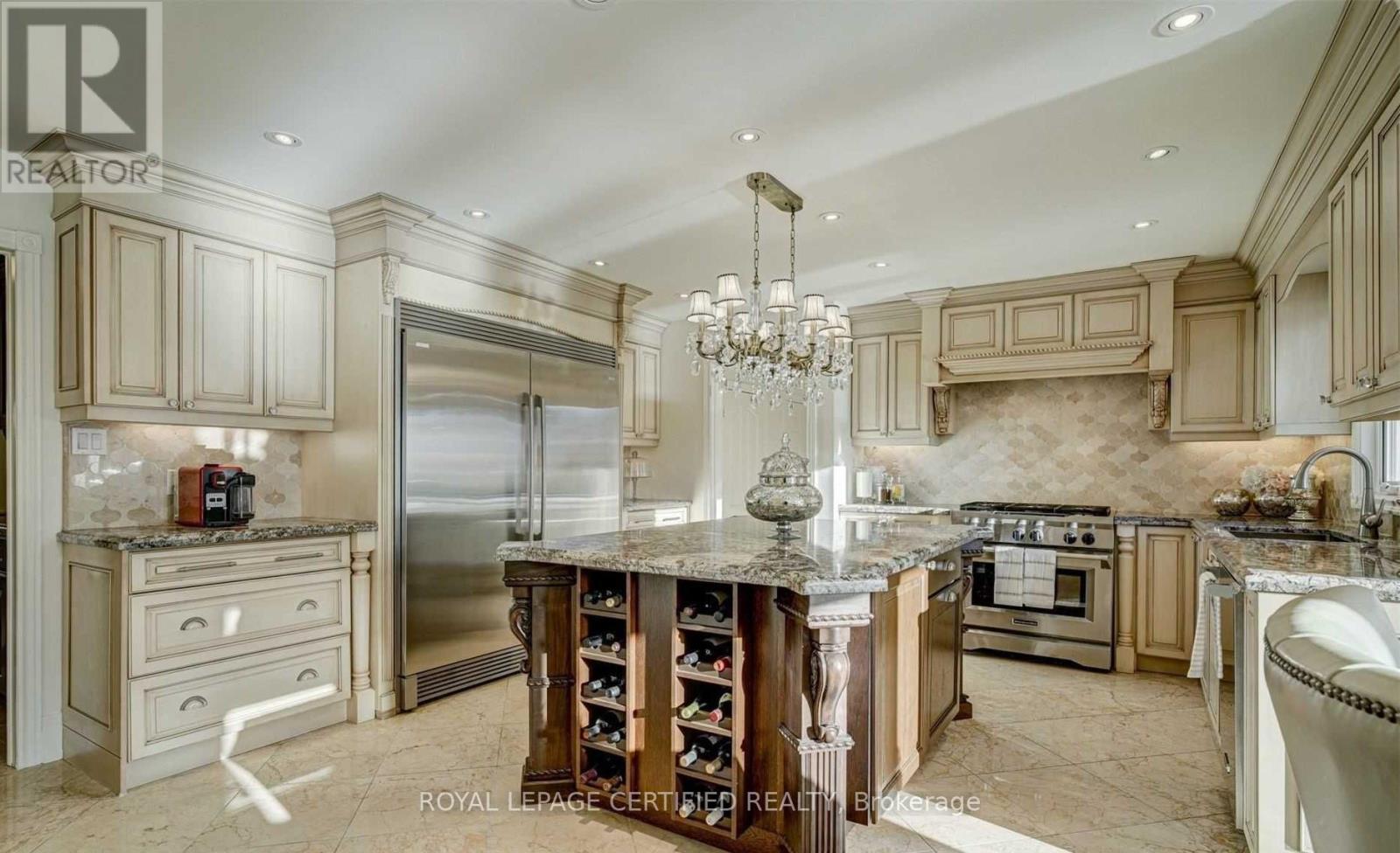 5128 Elderview Court, Mississauga, ON - Indoor Photo Showing Kitchen With Upgraded Kitchen