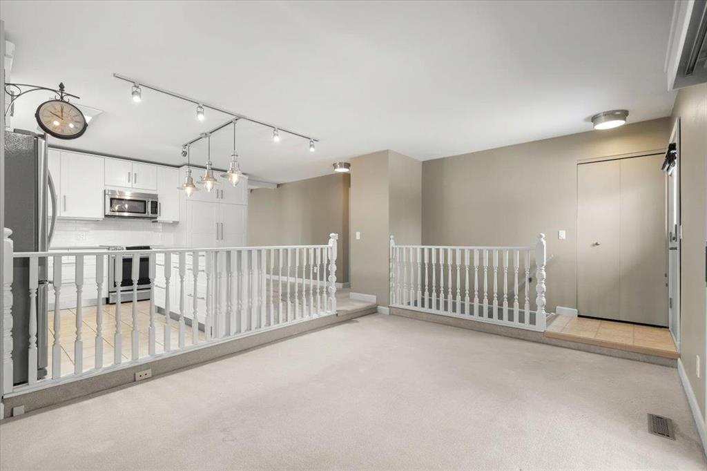 69 Woodington Bay, Winnipeg, MB - Indoor Photo Showing Other Room