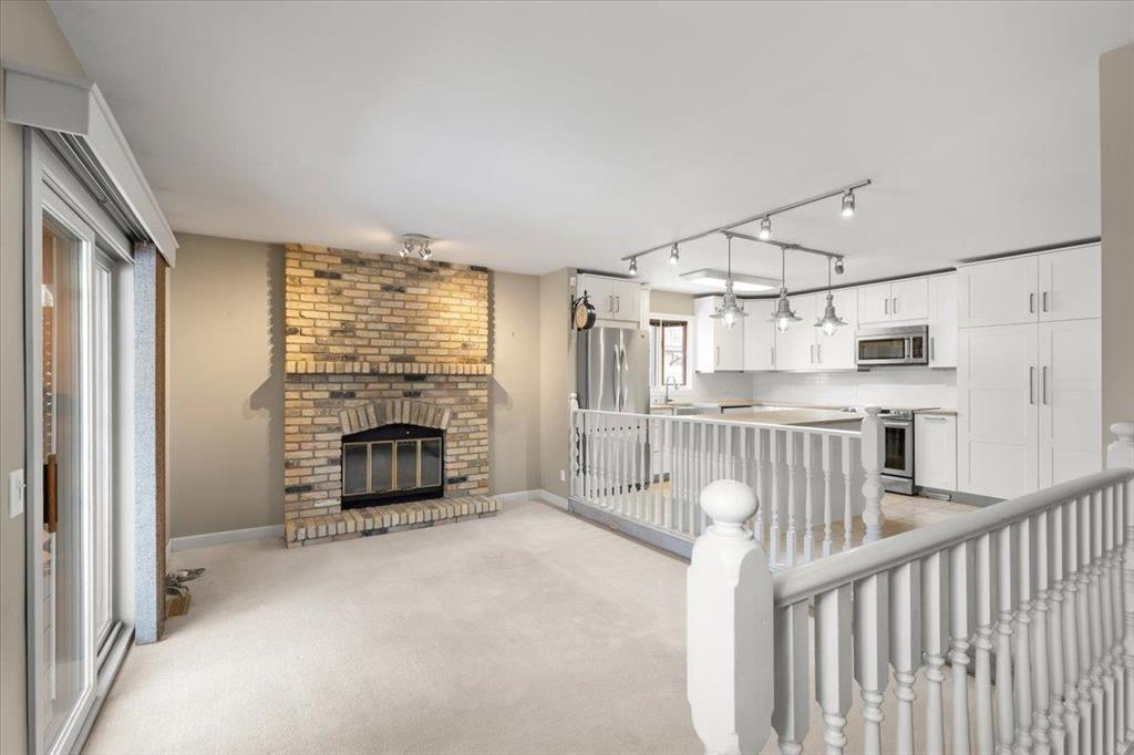 69 Woodington Bay, Winnipeg, MB - Indoor With Fireplace