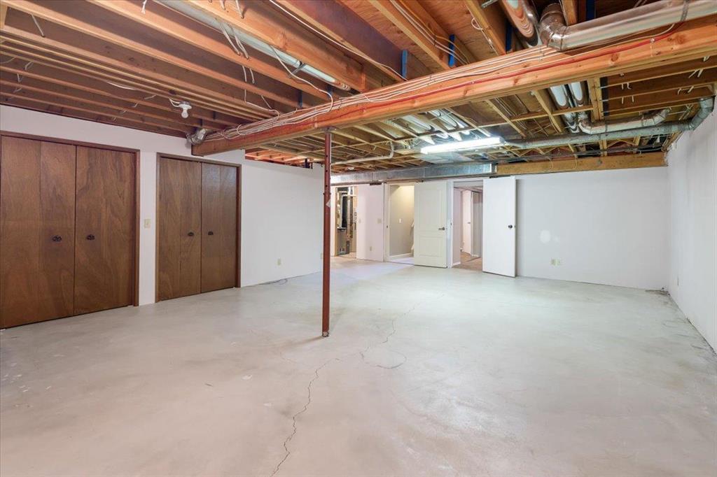 69 Woodington Bay, Winnipeg, MB - Indoor Photo Showing Basement