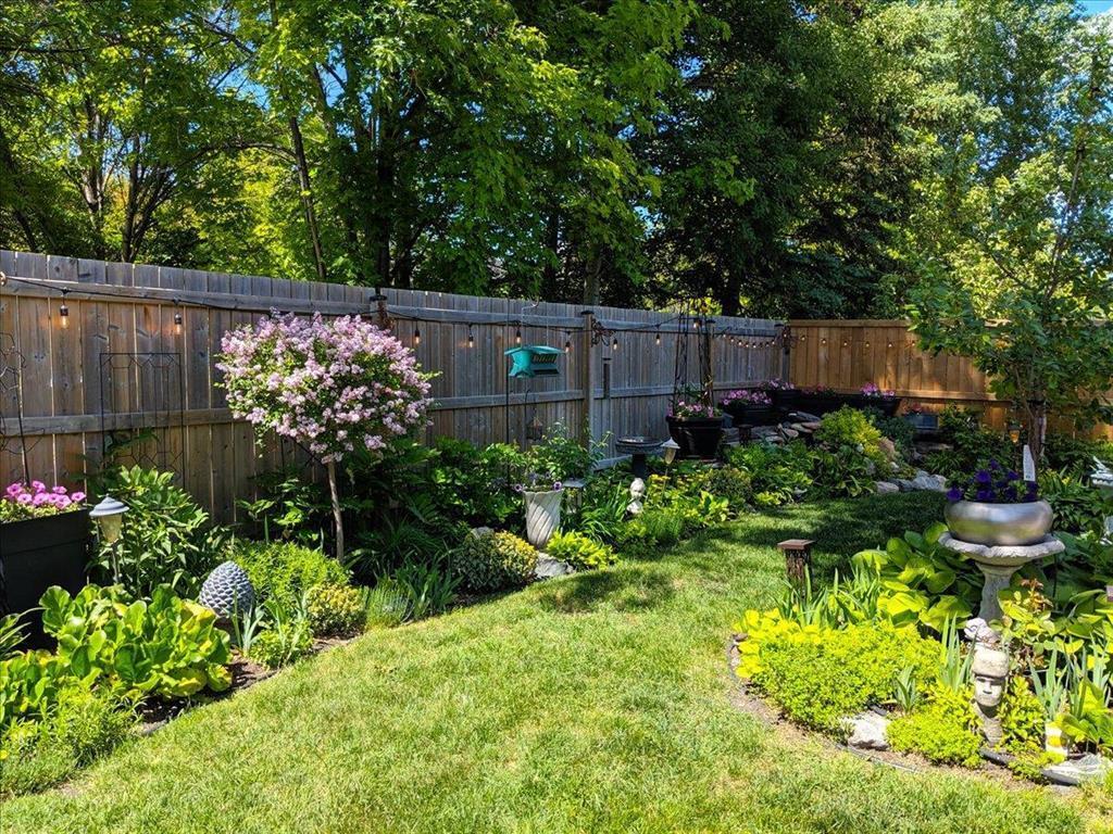 69 Woodington Bay, Winnipeg, MB - Outdoor With Backyard