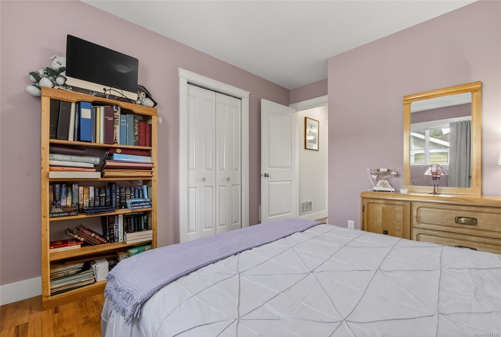 5992 Stonehaven Dr, Duncan, BC - Indoor Photo Showing Bedroom