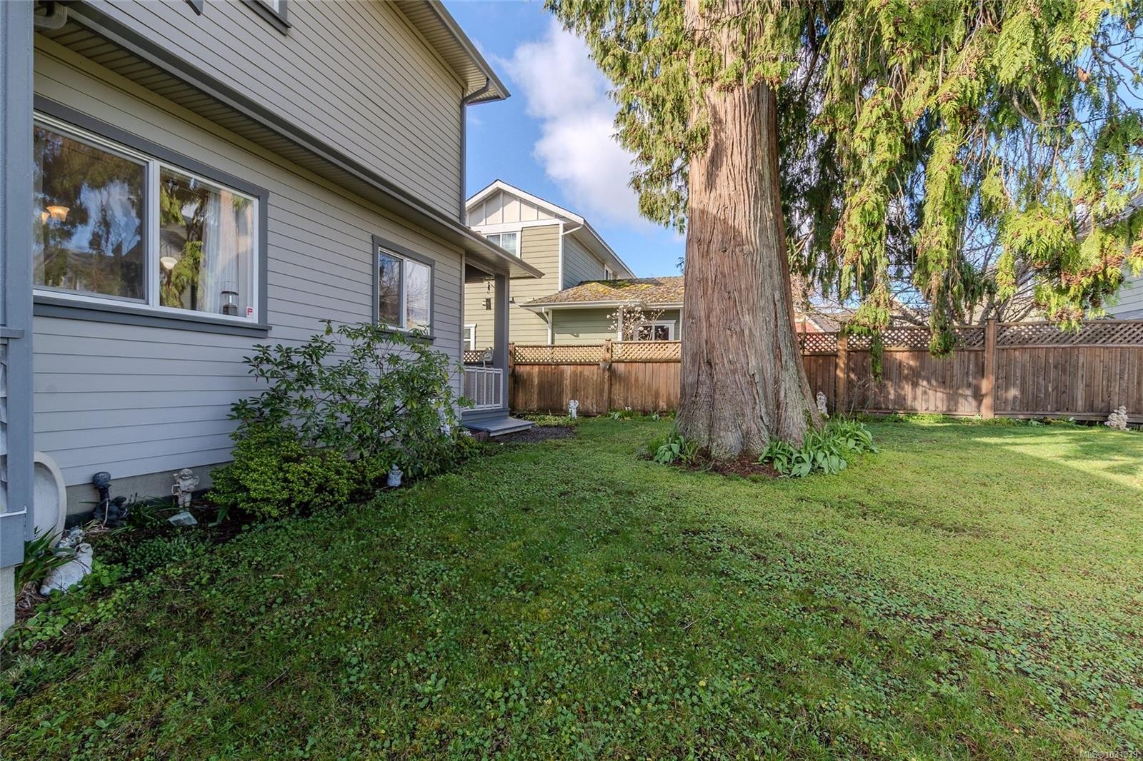 5992 Stonehaven Dr, Duncan, BC - Outdoor