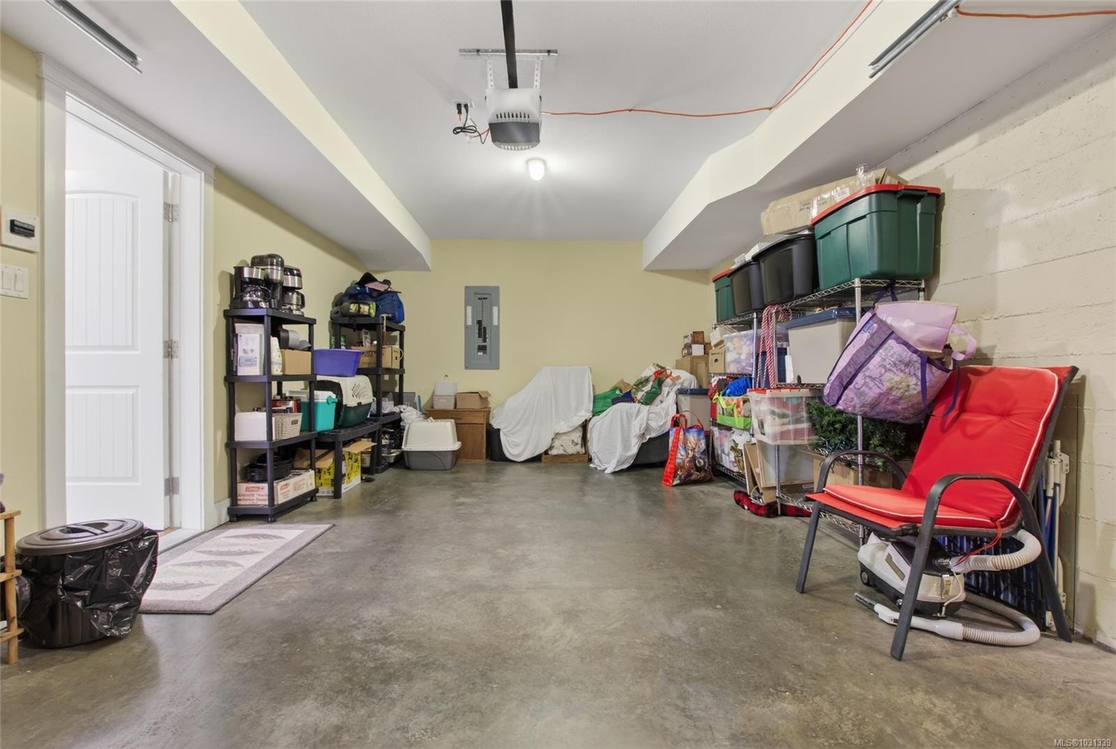 5992 Stonehaven Dr, Duncan, BC - Indoor