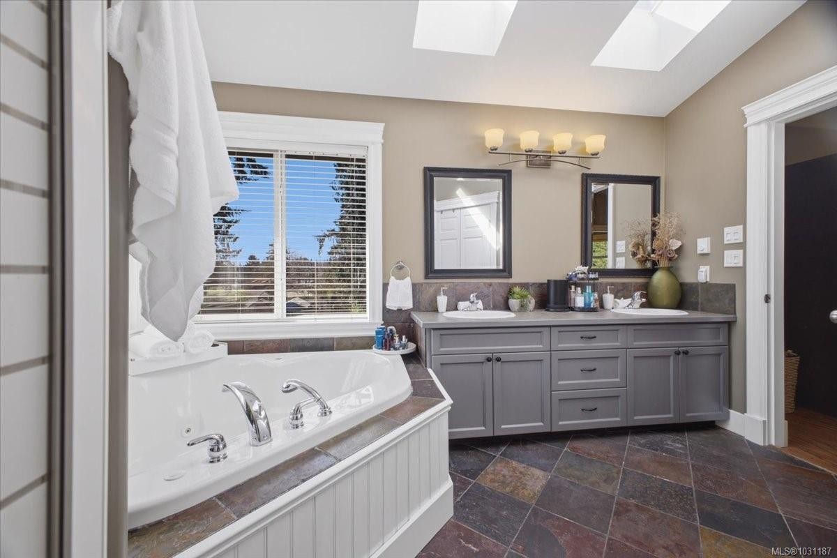 1971 Woodridge Rd, Nanaimo, BC