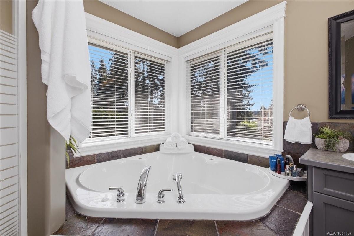 1971 Woodridge Rd, Nanaimo, BC