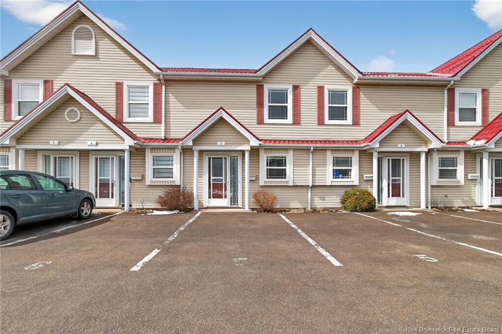 5-380 Champlain St, Dieppe, NB