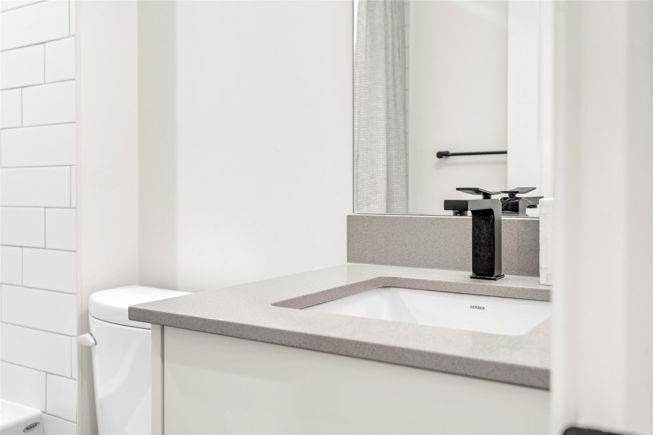 311-660 Cawston Avenue, Kelowna, BC - Indoor Photo Showing Bathroom