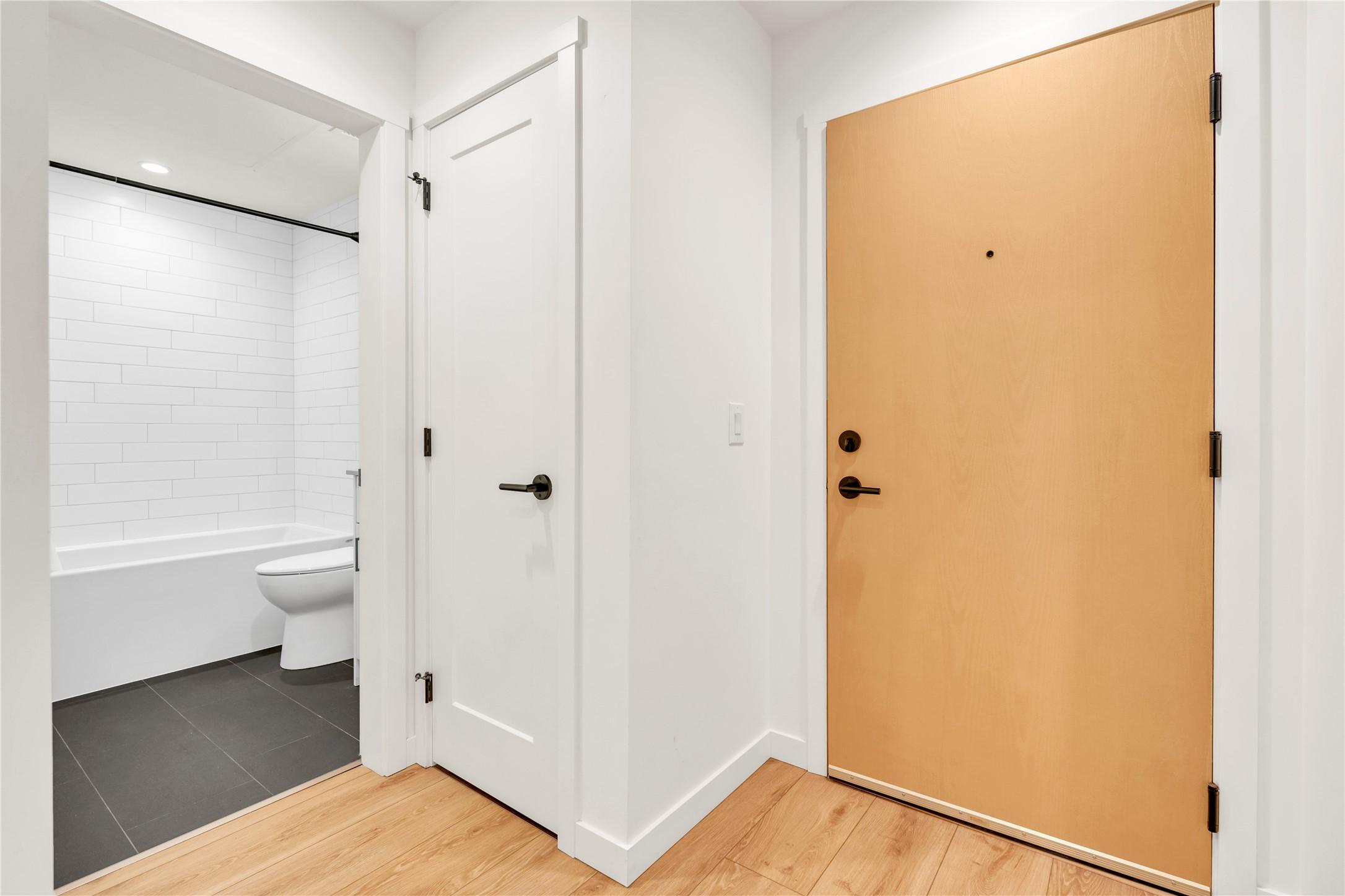 311-660 Cawston Avenue, Kelowna, BC - Indoor Photo Showing Other Room