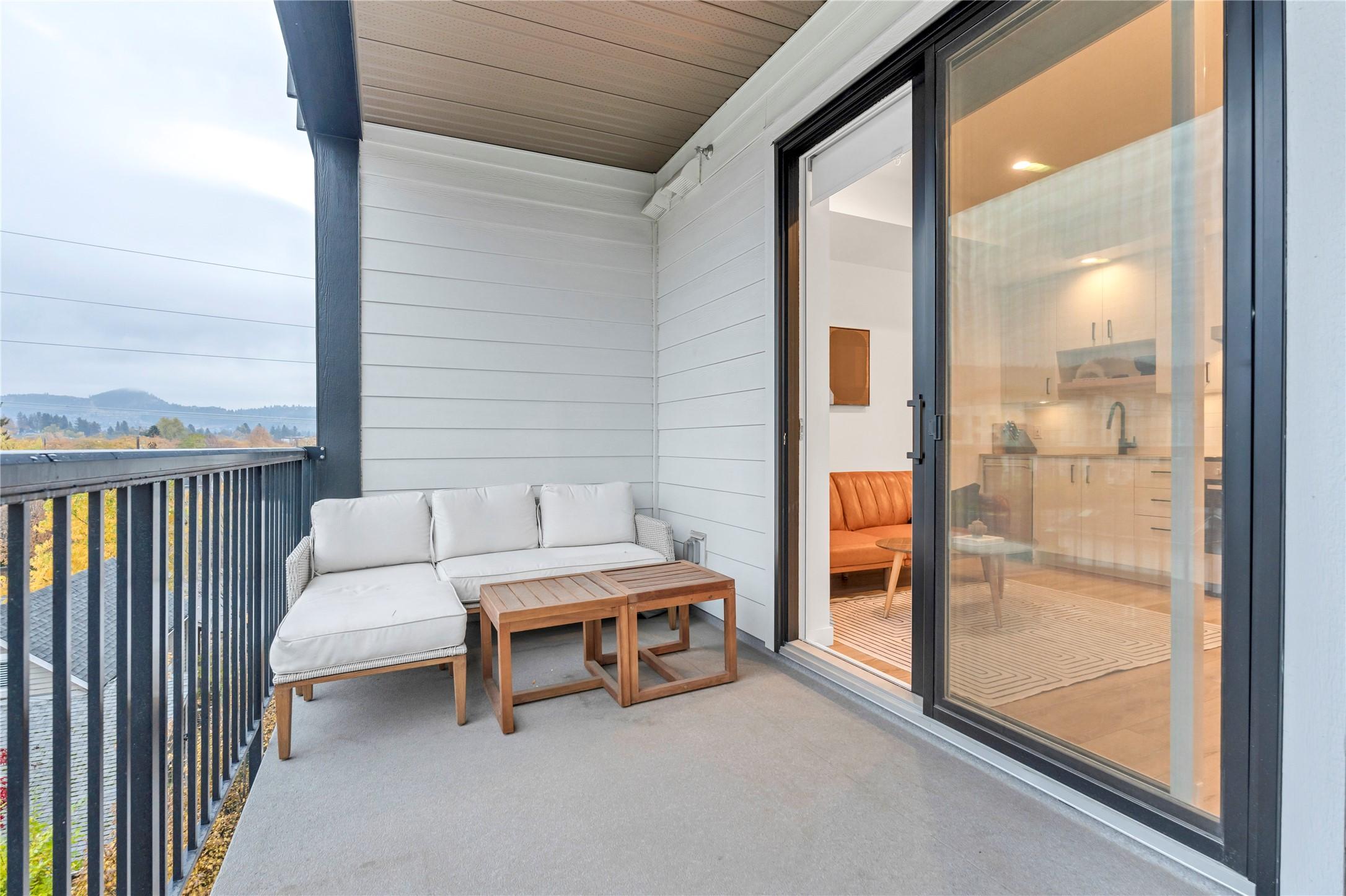 311-660 Cawston Avenue, Kelowna, BC - Outdoor With Exterior