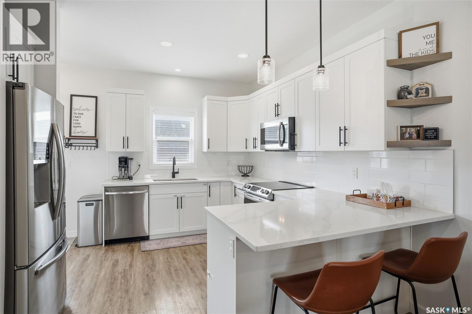 312 Underhill Bend, Saskatoon, SK - Indoor Photo Showing Kitchen With Stainless Steel Kitchen With Upgraded Kitchen