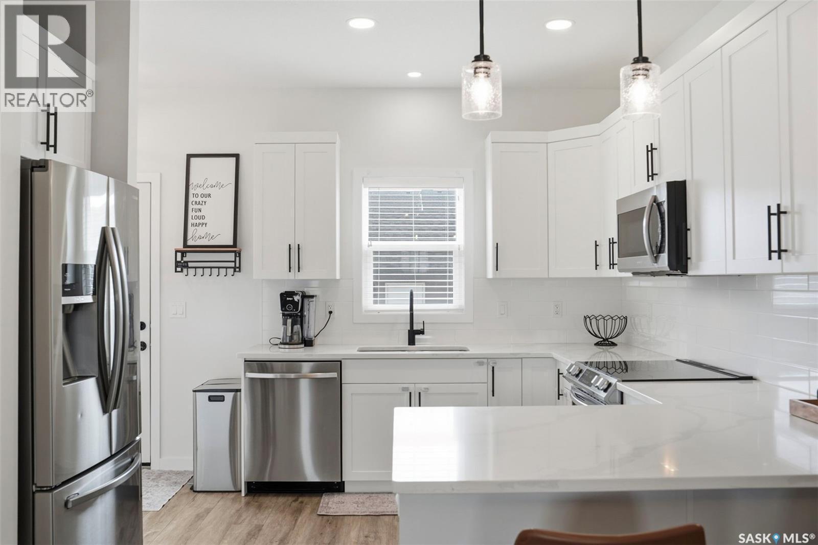312 Underhill Bend, Saskatoon, SK - Indoor Photo Showing Kitchen With Stainless Steel Kitchen With Upgraded Kitchen