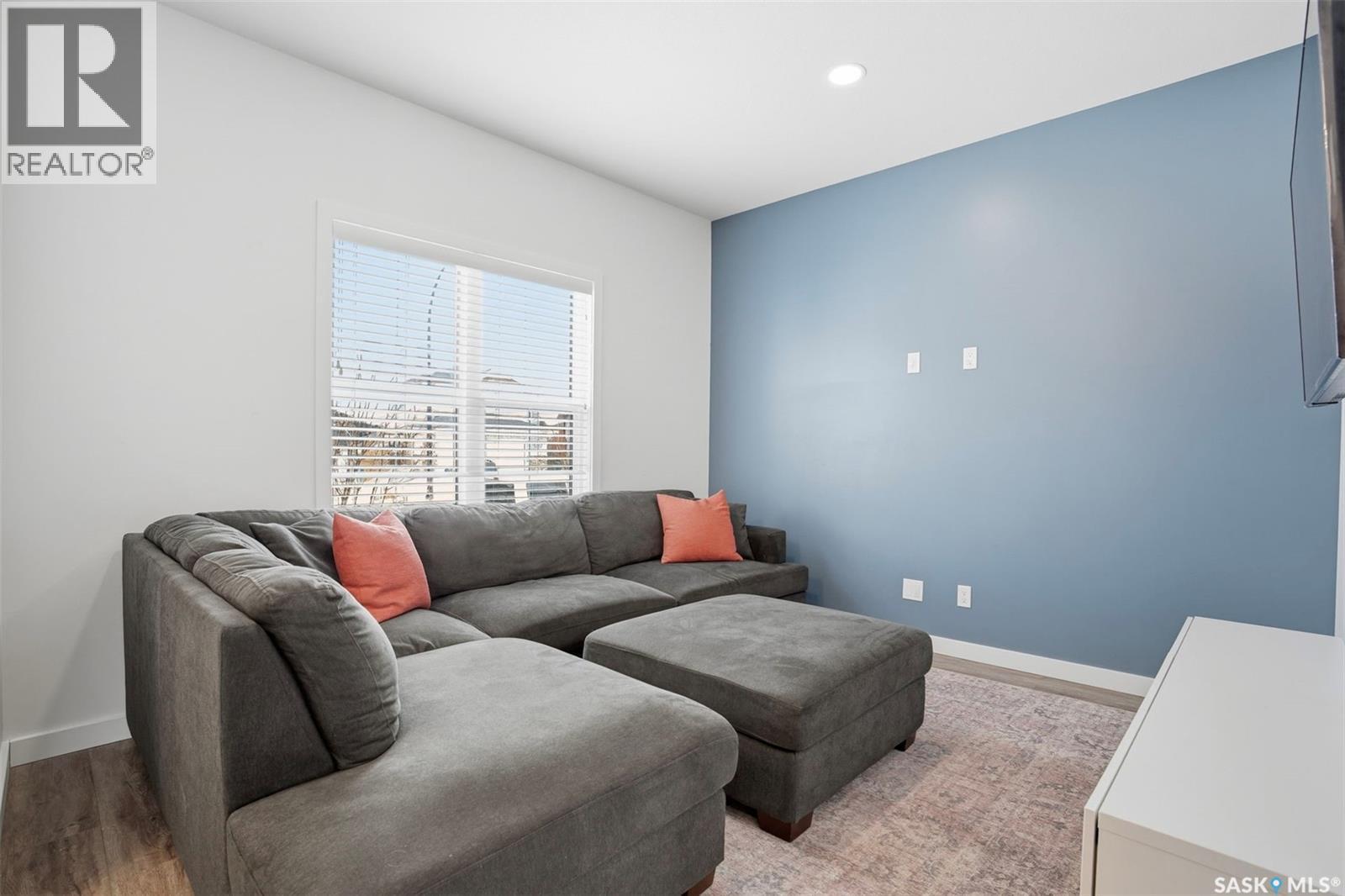 312 Underhill Bend, Saskatoon, SK - Indoor Photo Showing Living Room