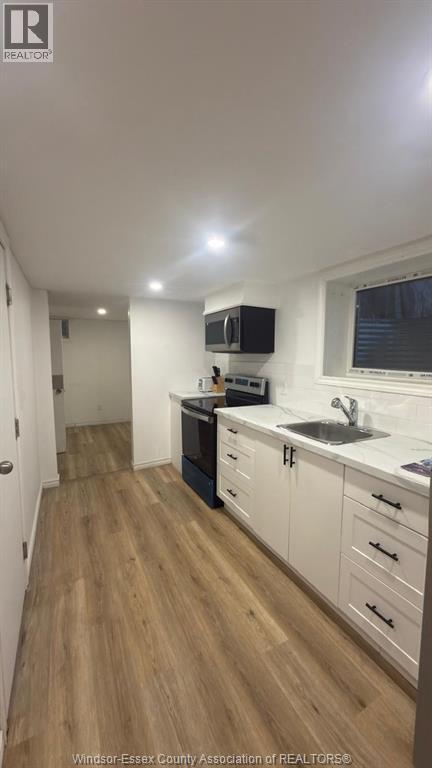 3295 Curry Unit# Lower, Windsor, ON - Indoor Photo Showing Kitchen