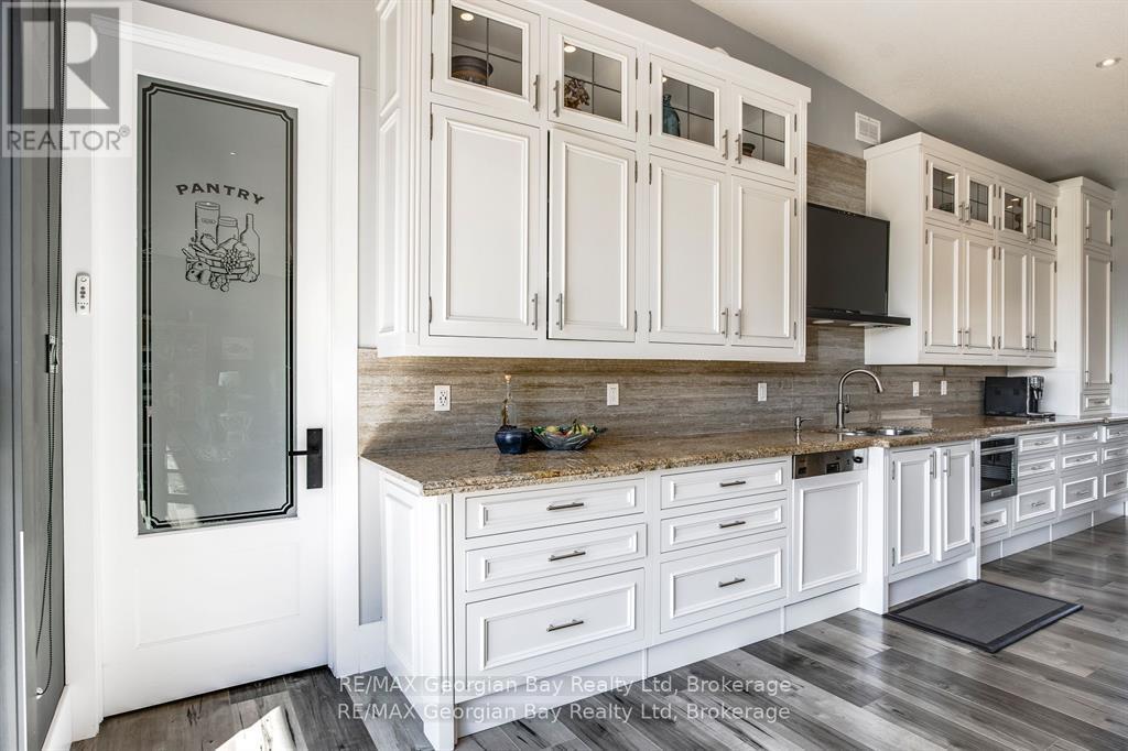 165 Wilson Road, Midland, ON - Indoor Photo Showing Kitchen