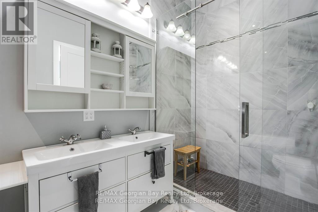 165 Wilson Road, Midland, ON - Indoor Photo Showing Bathroom