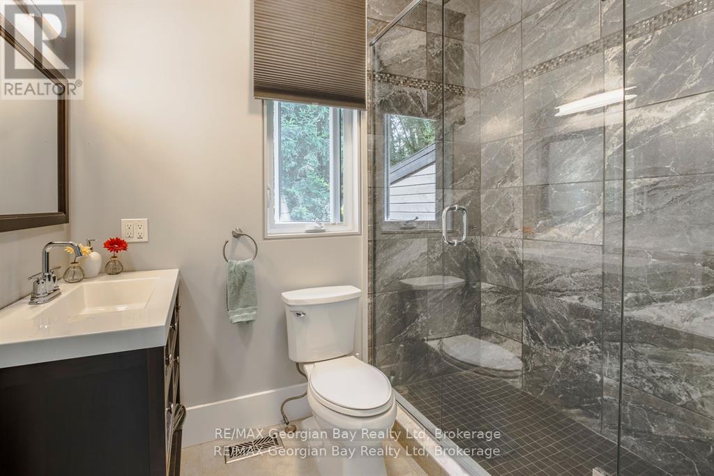 165 Wilson Road, Midland, ON - Indoor Photo Showing Bathroom