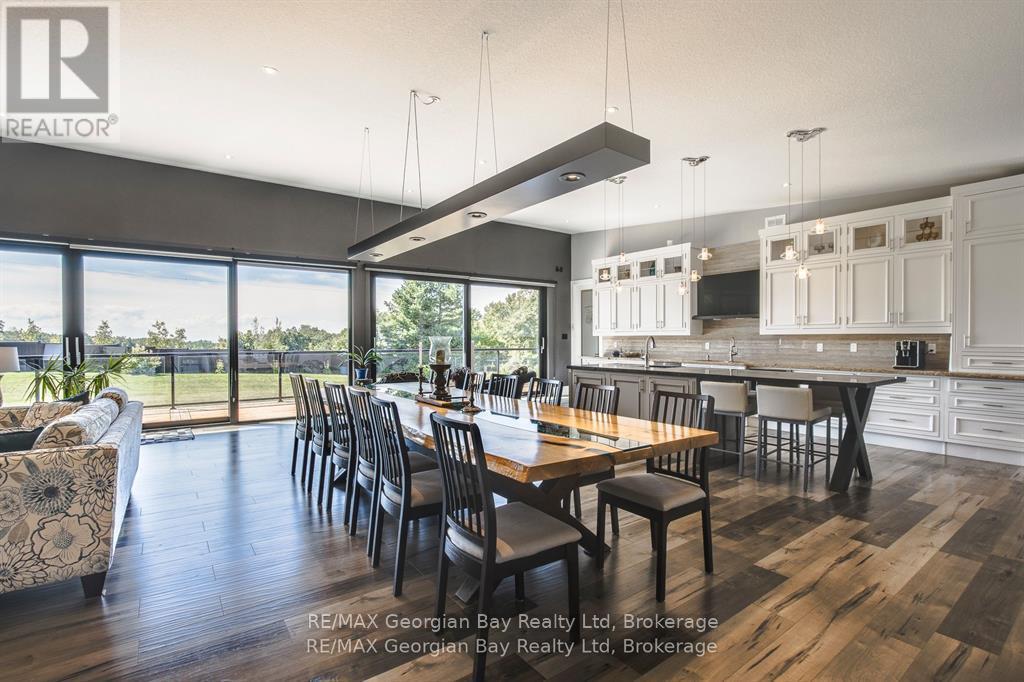 165 Wilson Road, Midland, ON - Indoor Photo Showing Dining Room